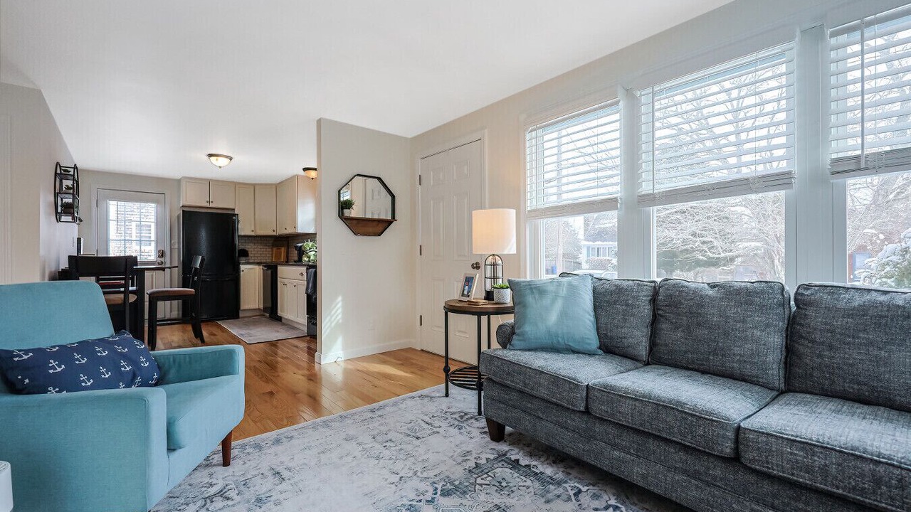 Photo of Livingroom in Kenyon