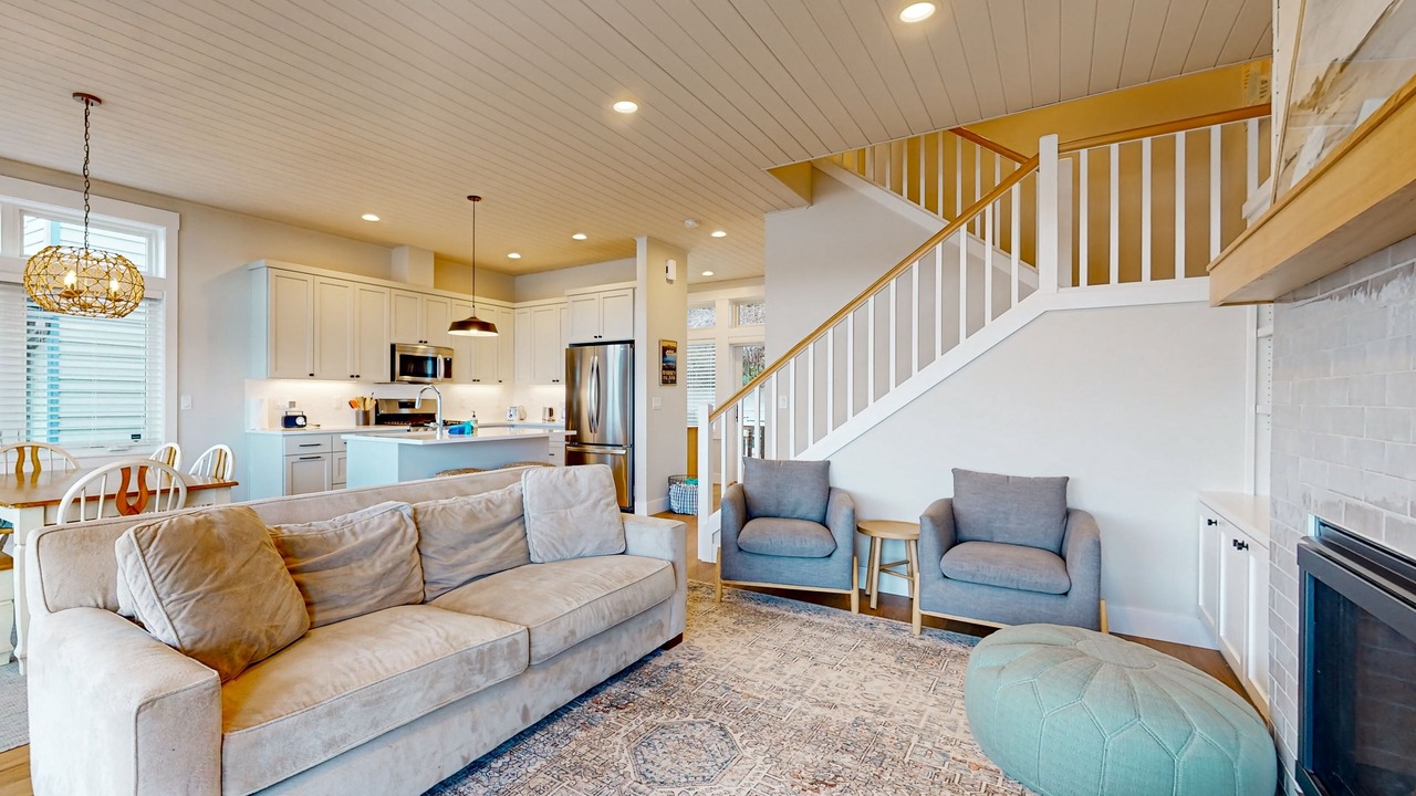 Photo of Livingroom in Langley