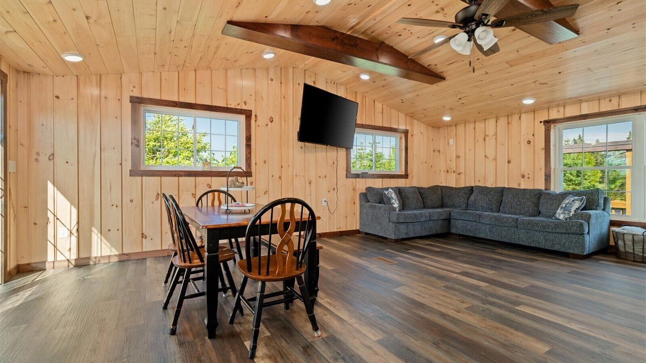 Photo of Livingroom in Mohawk Hill