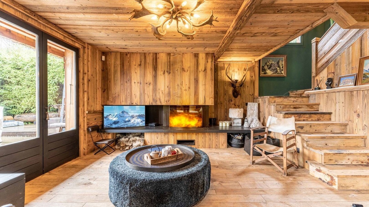 Photo of Others in Demi-Quartier