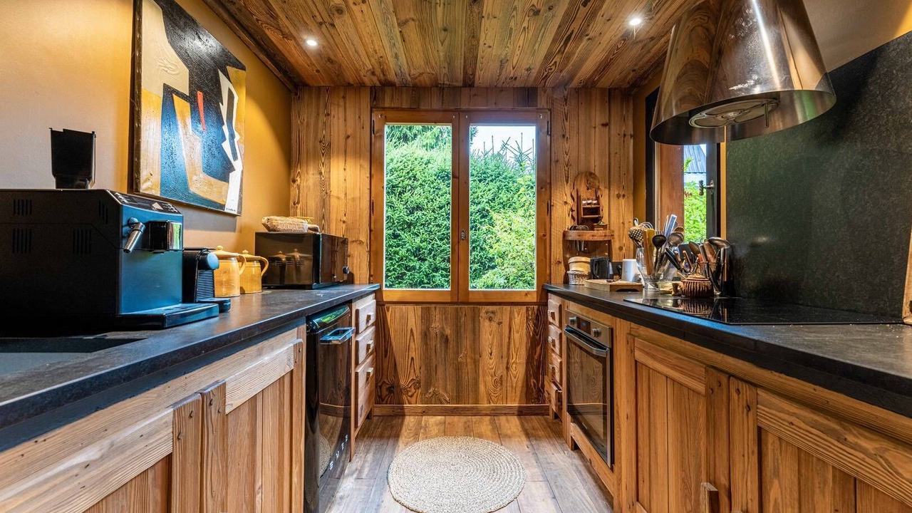 Photo of Kitchen in Demi-Quartier