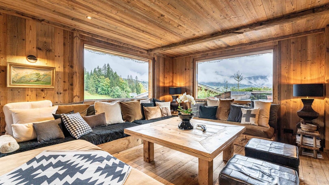 Photo of Livingroom in Demi-Quartier