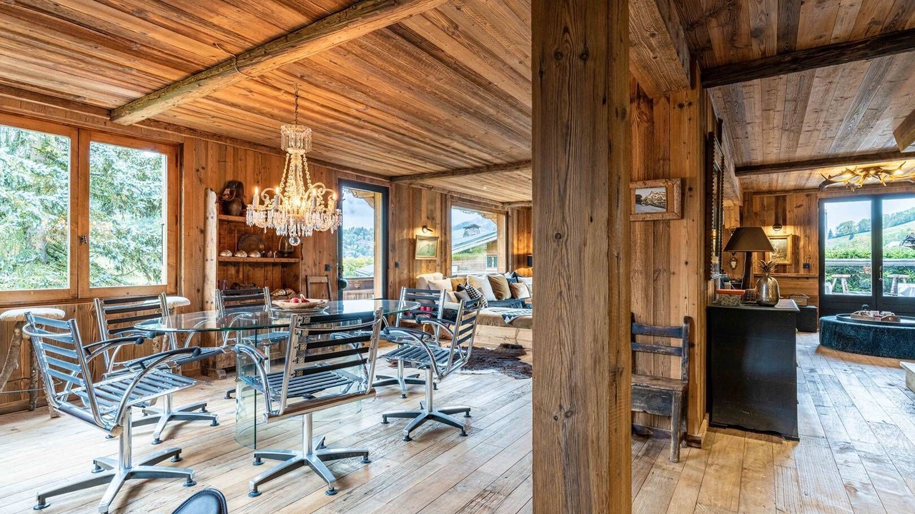 Photo of Livingroom in Demi-Quartier