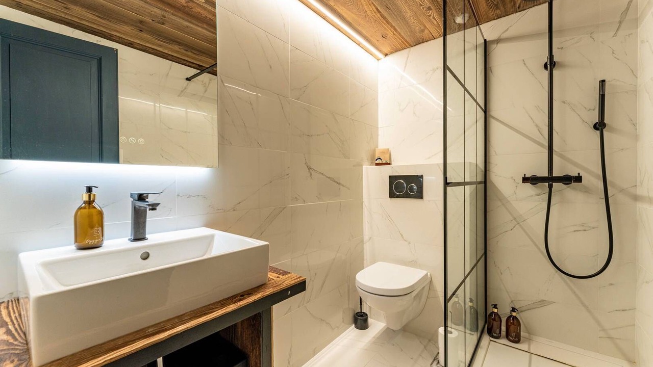 Photo of Bathroom in Demi-Quartier