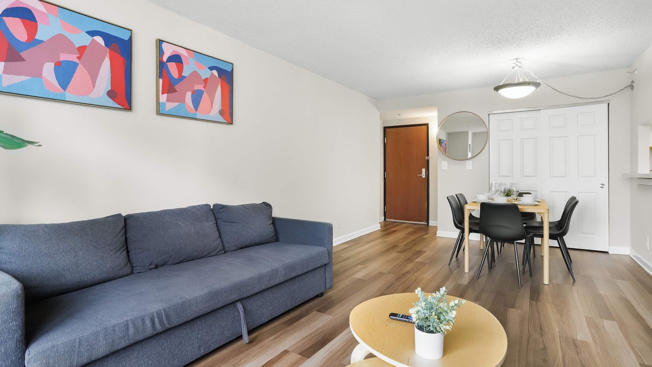 Photo of Livingroom in Crystal City