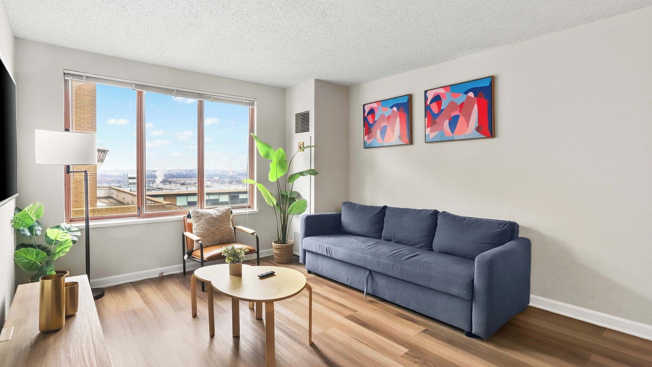 Photo of Livingroom in Crystal City