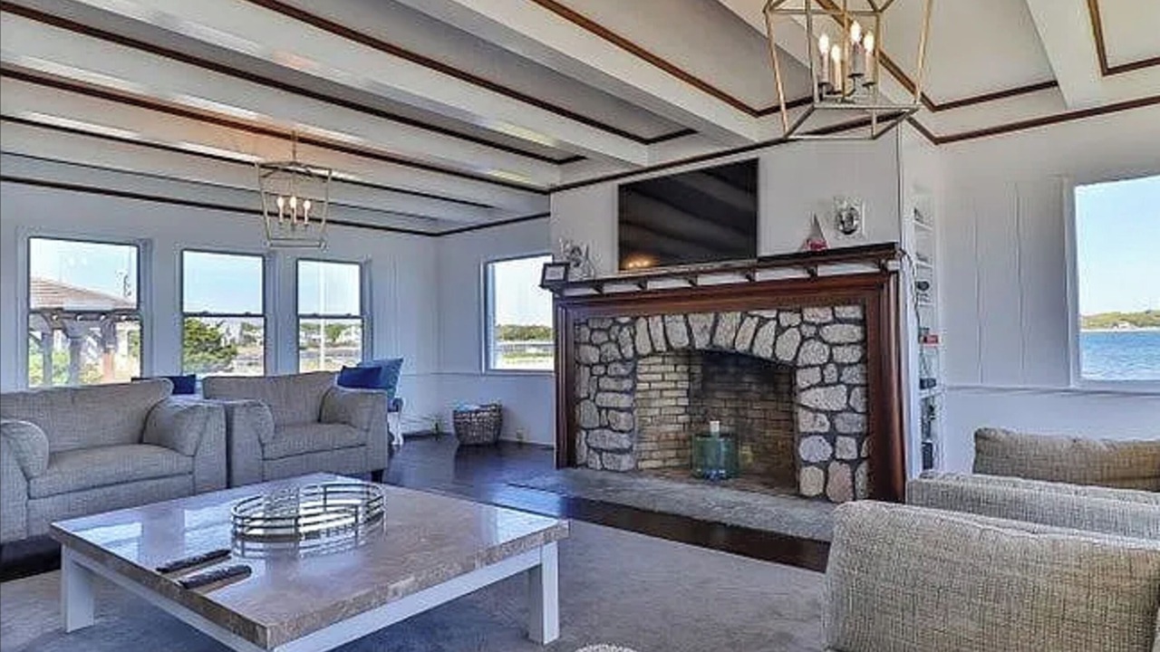 Photo of Livingroom in West Yarmouth