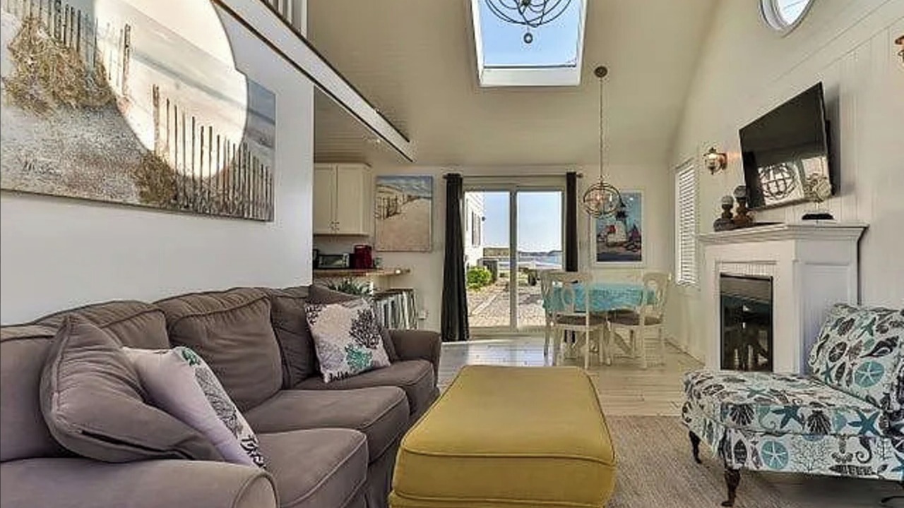 Photo of Livingroom in West Yarmouth