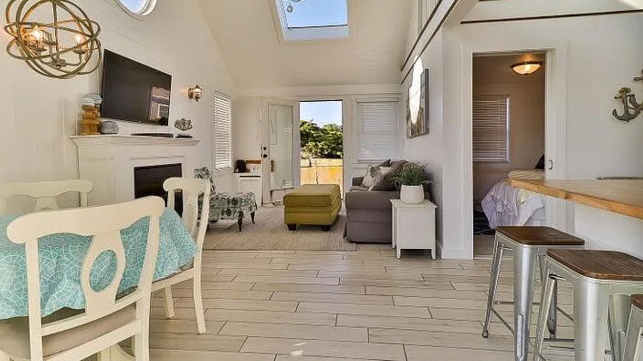 Photo of Livingroom in West Yarmouth