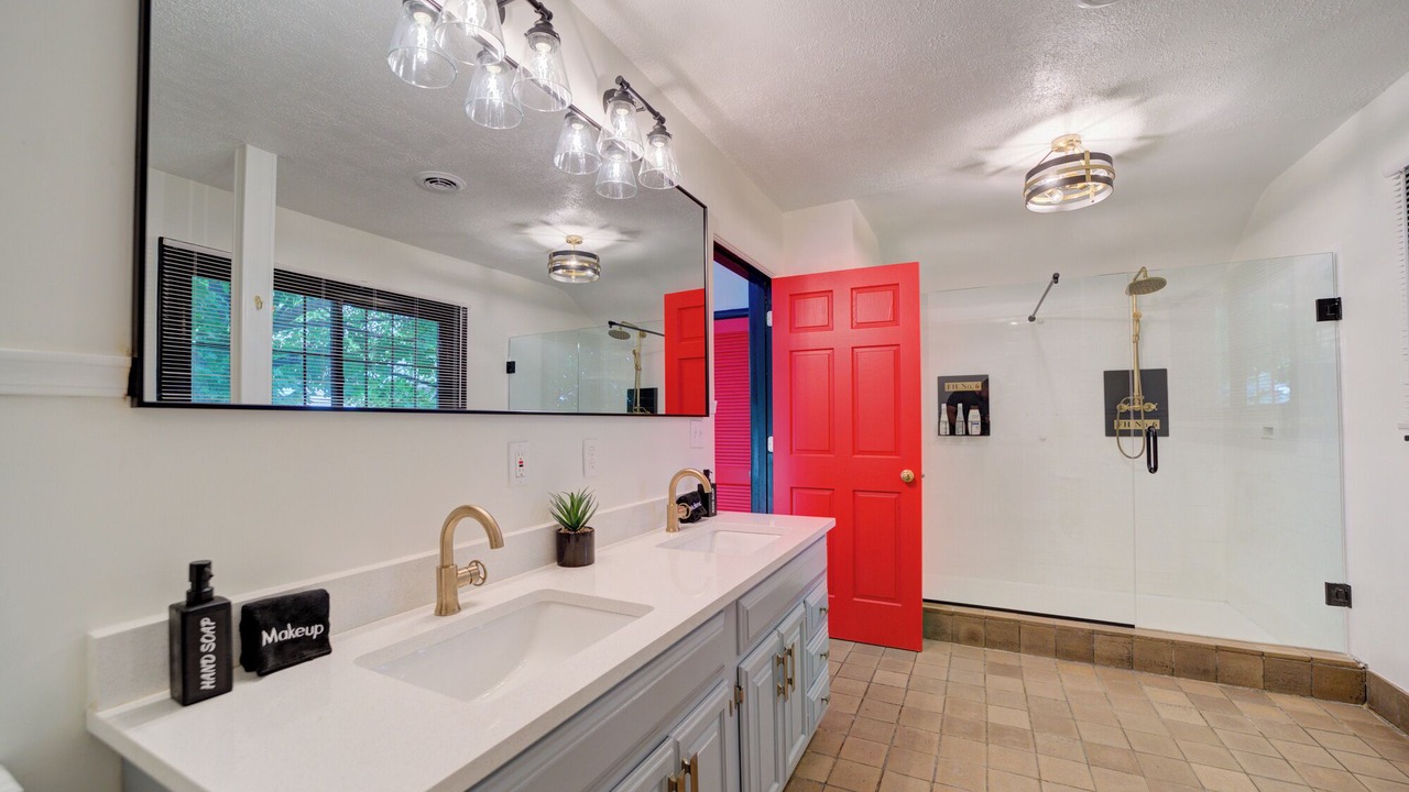 Photo of Bathroom in Lakeside