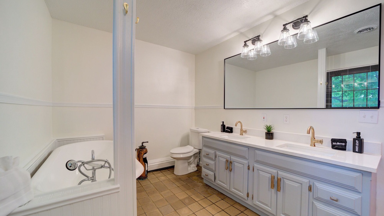 Photo of Bathroom in Lakeside