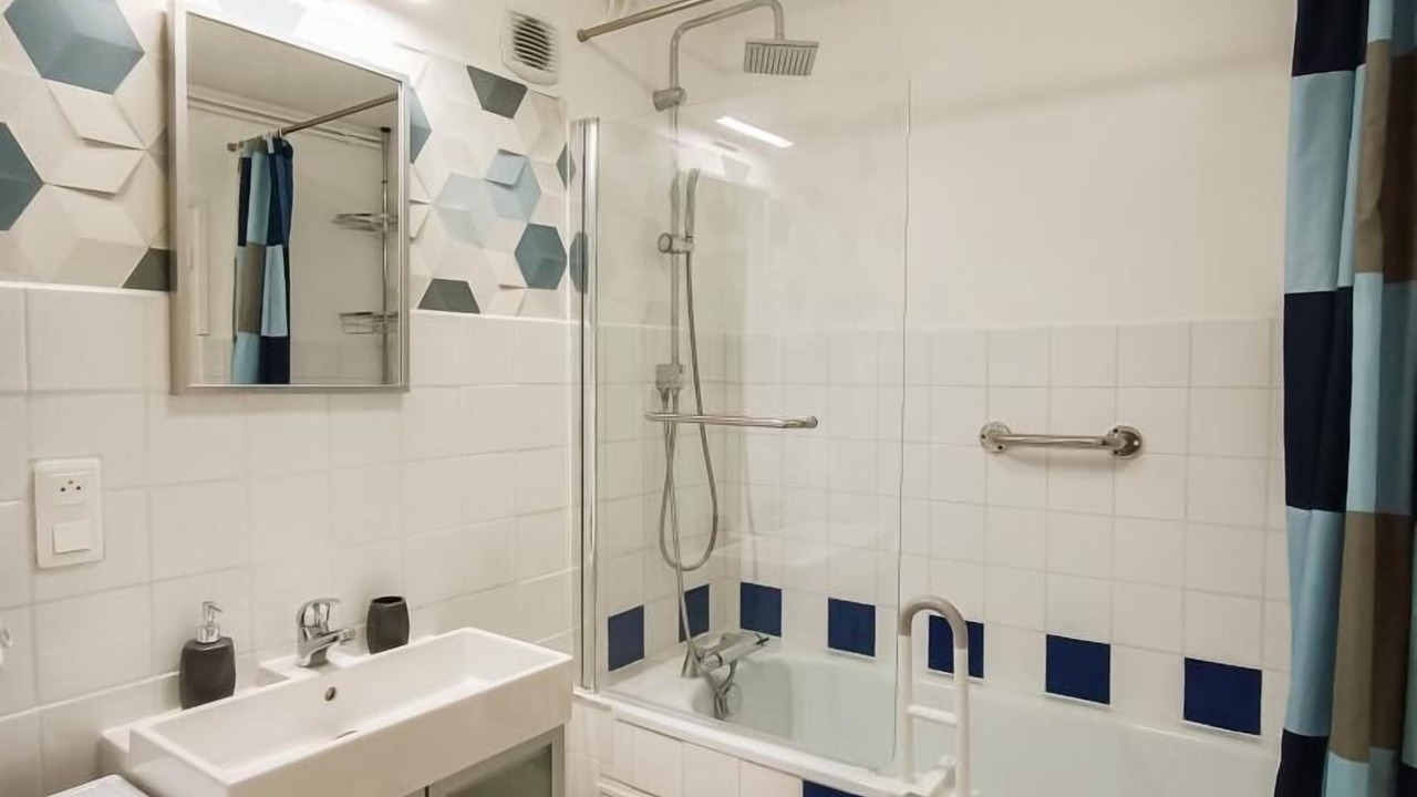 Photo of Bathroom in Thegra