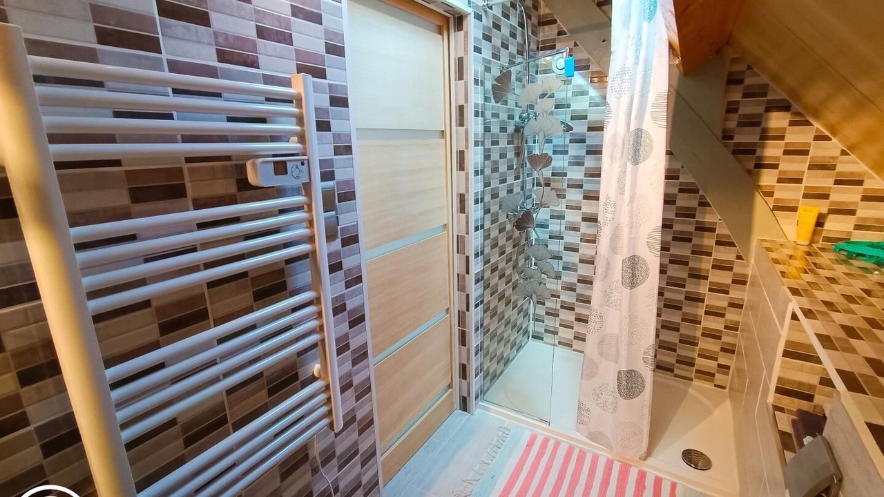 Photo of Bathroom in Creysse