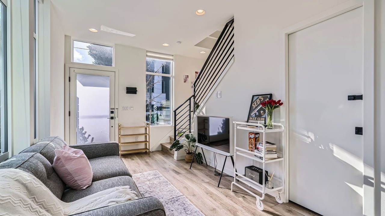 Photo of Livingroom in East Queen Anne
