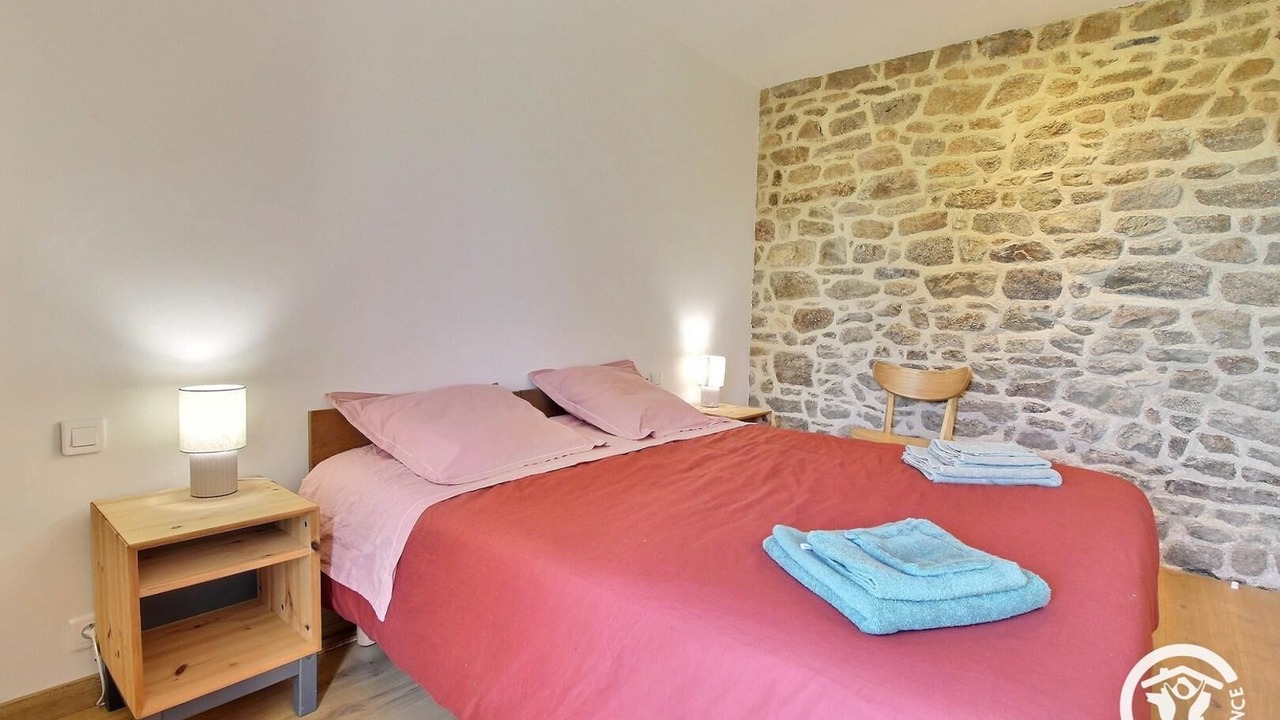 Photo of Bedroom in Plumergat