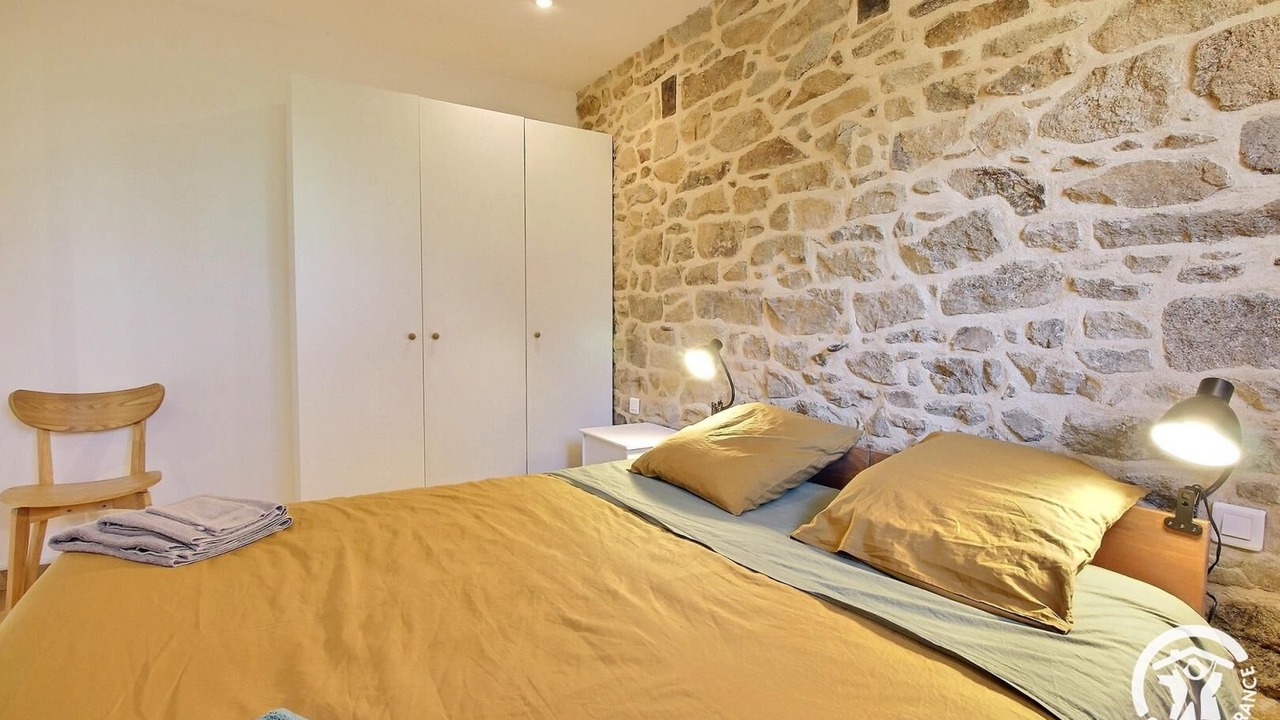 Photo of Bedroom in Plumergat