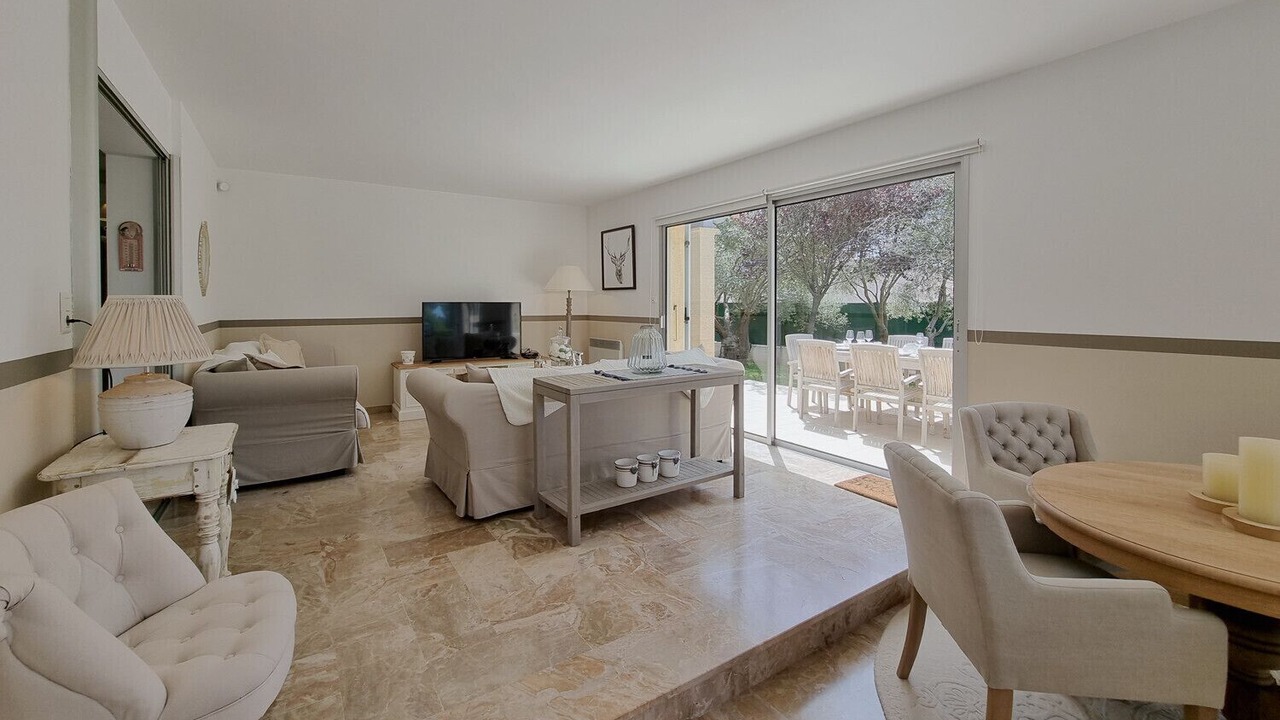 Photo of Livingroom in Saint-Quentin-la-Poterie