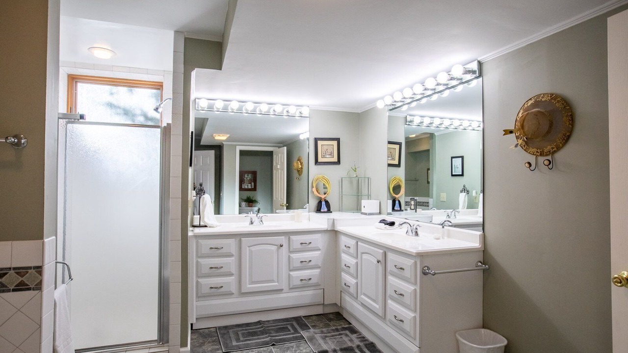 Photo of Bathroom in Seven Devils