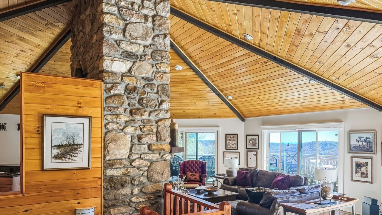 Photo of Livingroom in Seven Devils
