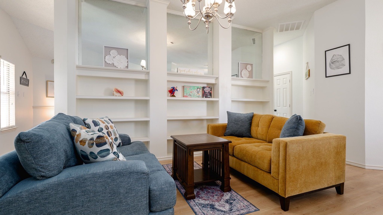 Photo of Livingroom in Southwest Arlington