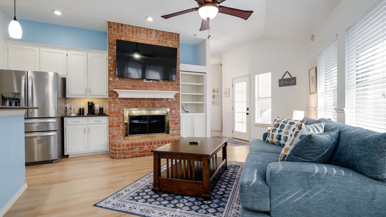 Photo of Livingroom in Southwest Arlington