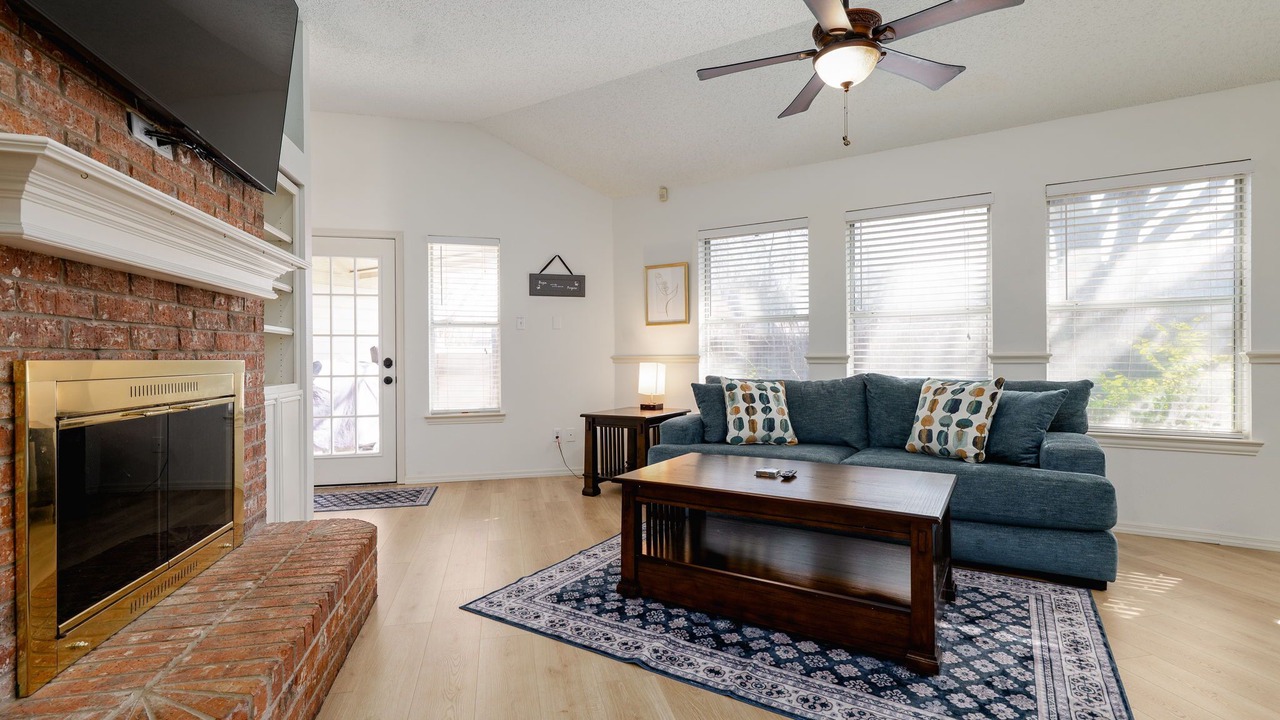 Photo of Livingroom in Southwest Arlington