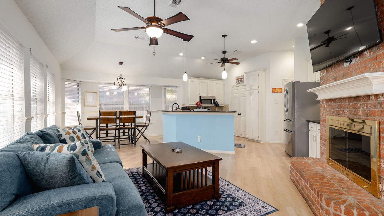 Photo of Livingroom in Southwest Arlington