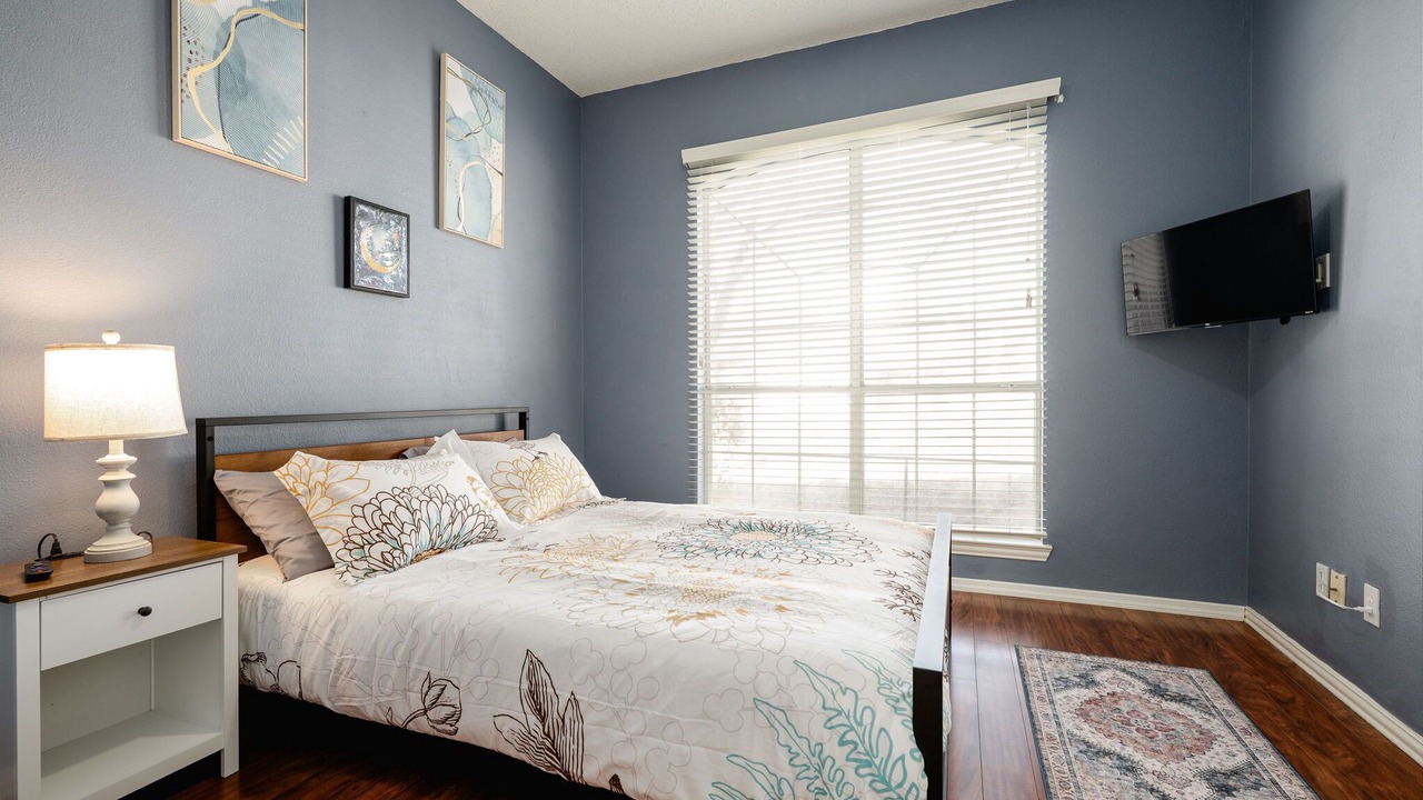 Photo of Bedroom in Southwest Arlington