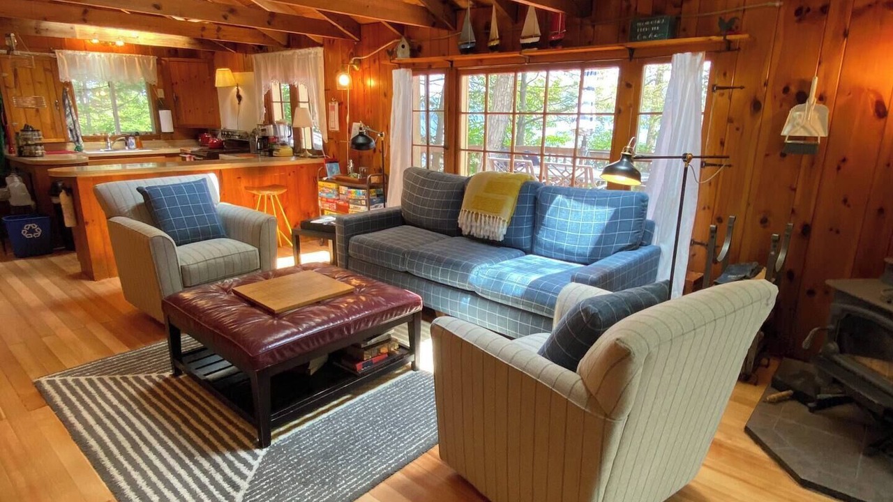 Photo of Livingroom in Town of Reading