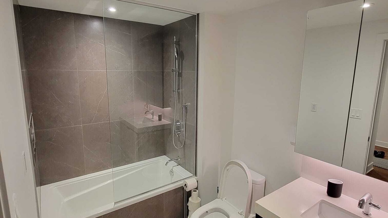 Photo of Bathroom in Longueuil