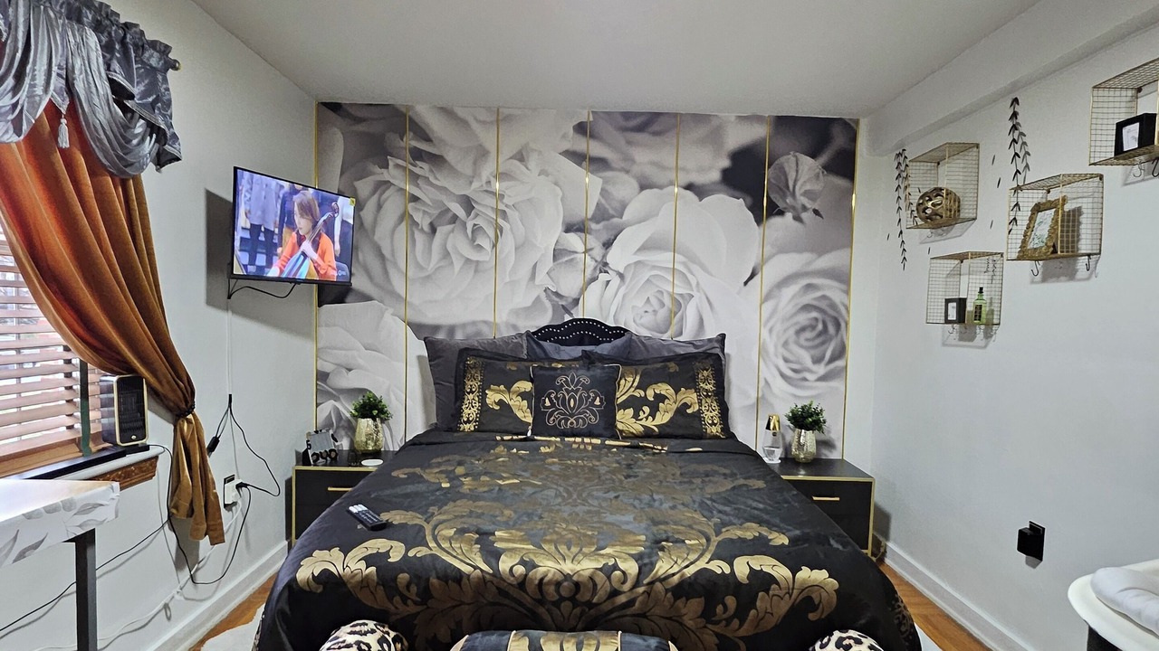 Photo of Bedroom in Belle Haven