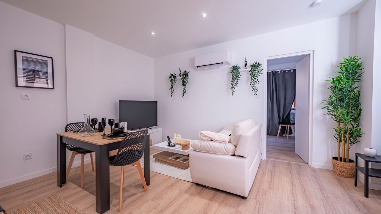 Photo of Livingroom in La Cote-Saint-Andre