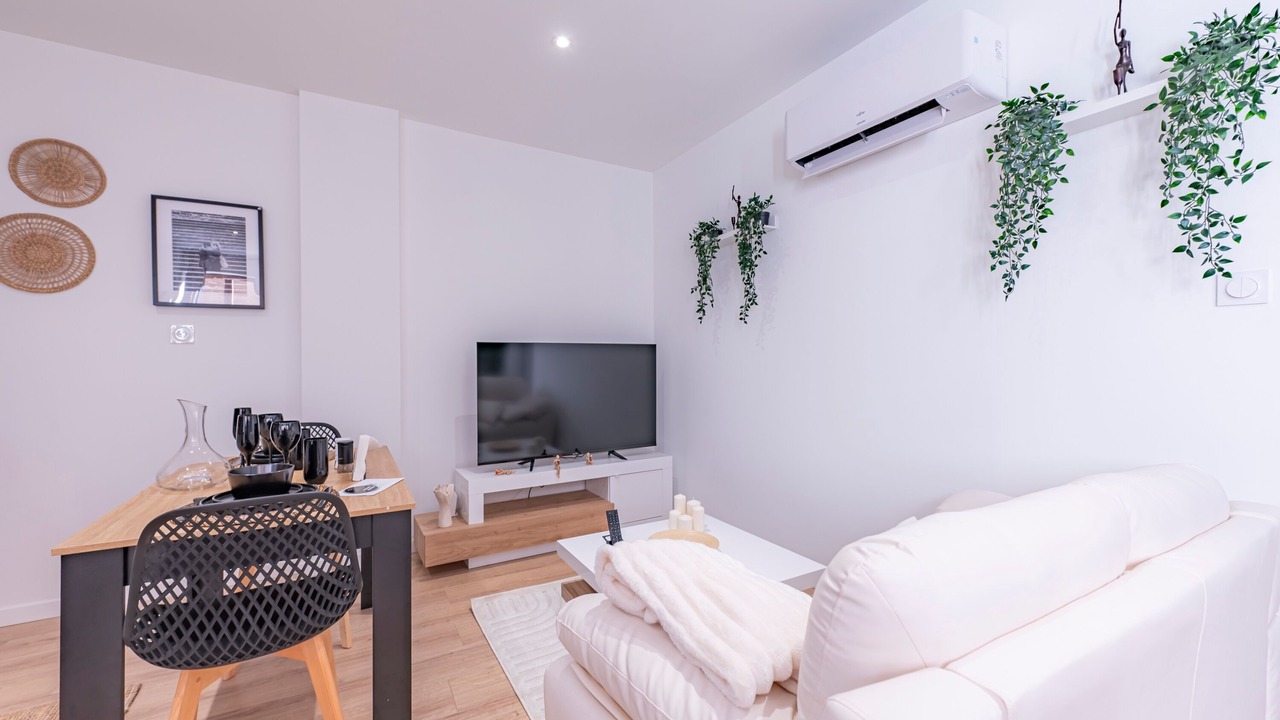 Photo of Livingroom in La Cote-Saint-Andre