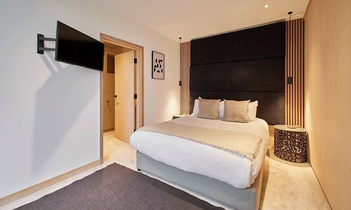 Photo of Others in Potter Brompton