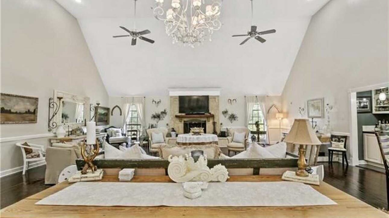 Photo of Livingroom in Madisonville