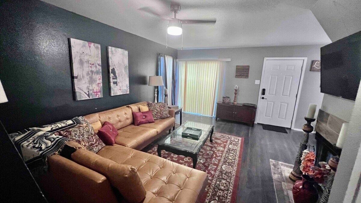 Photo of Livingroom in Sharpstown