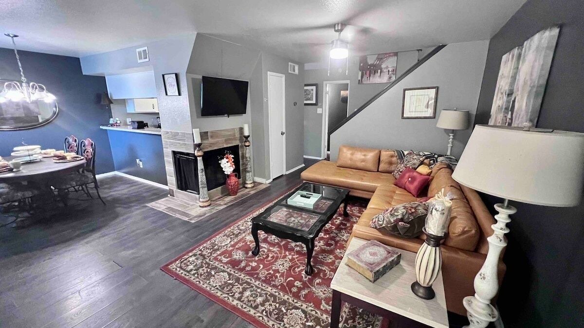 Photo of Livingroom in Sharpstown