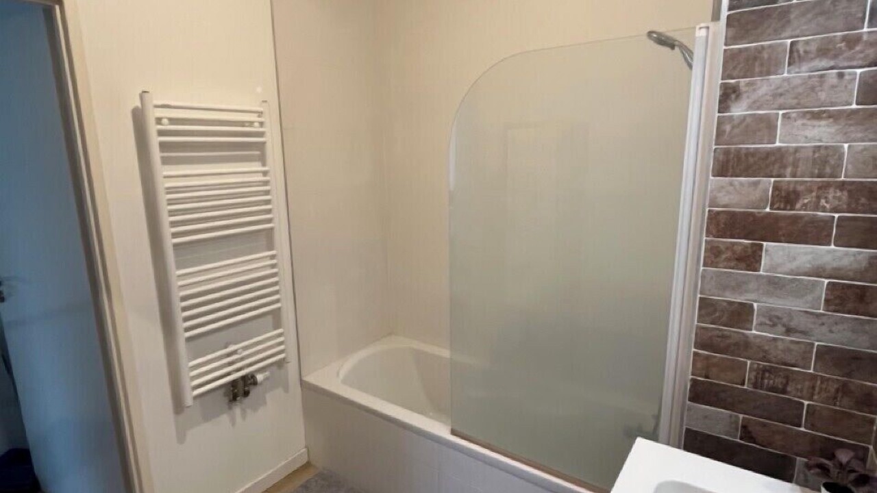 Photo of Bathroom in Republique - Les Ponts