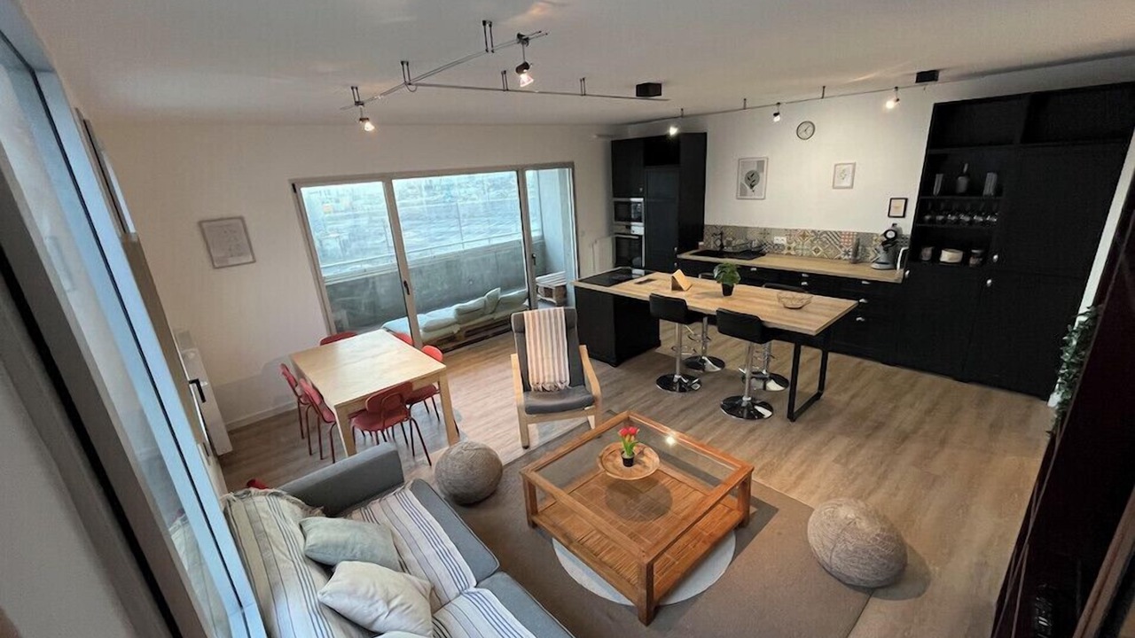 Photo of Livingroom in Republique - Les Ponts