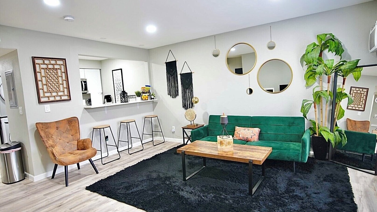 Photo of Livingroom in West Arlington