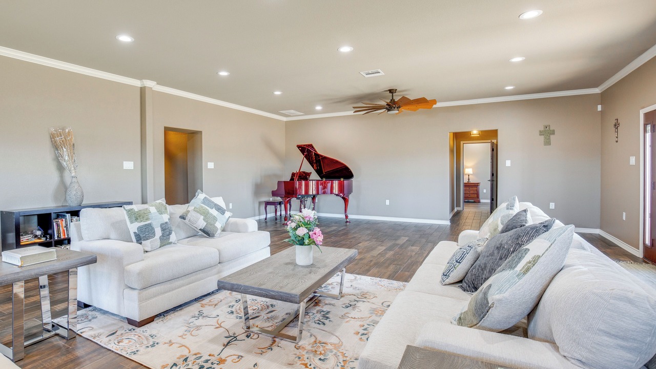 Photo of Livingroom in Sanger