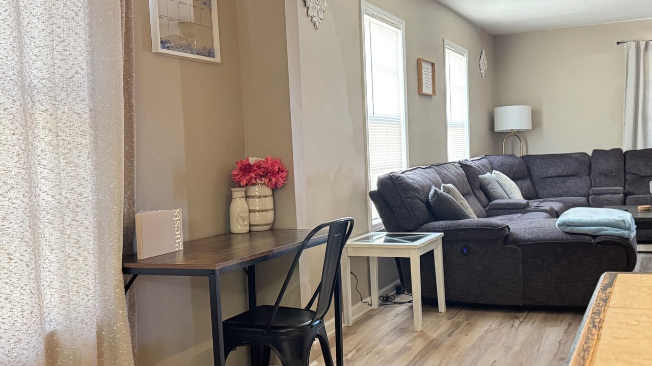 Photo of Livingroom in Sayles Blvd. Area