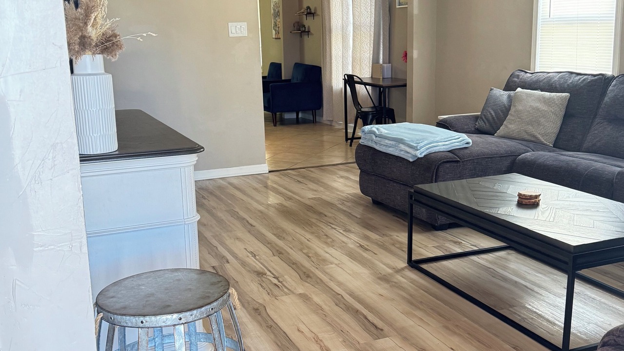 Photo of Livingroom in Sayles Blvd. Area