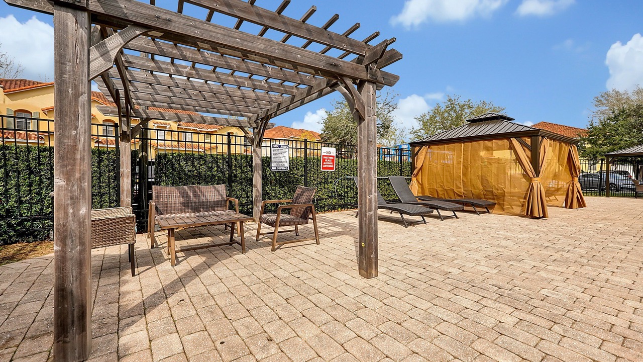 Photo of Patio Balcony in Crestwynd Bay