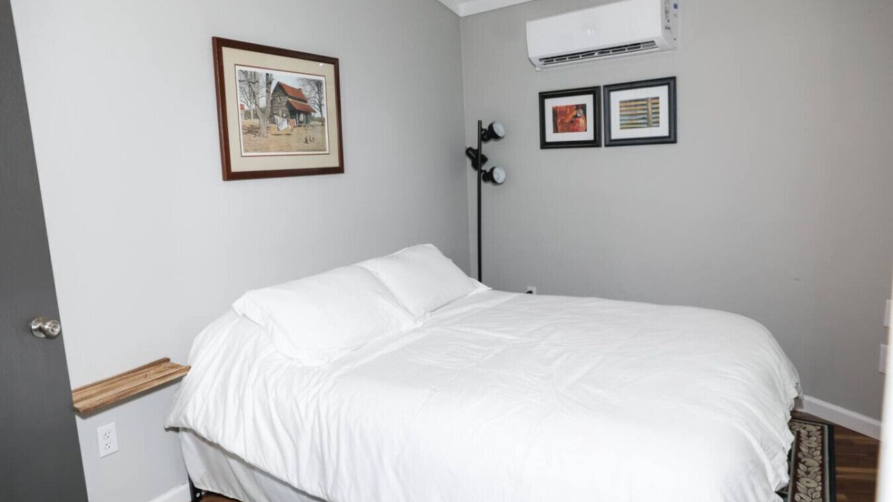 Photo of Bedroom in Court House