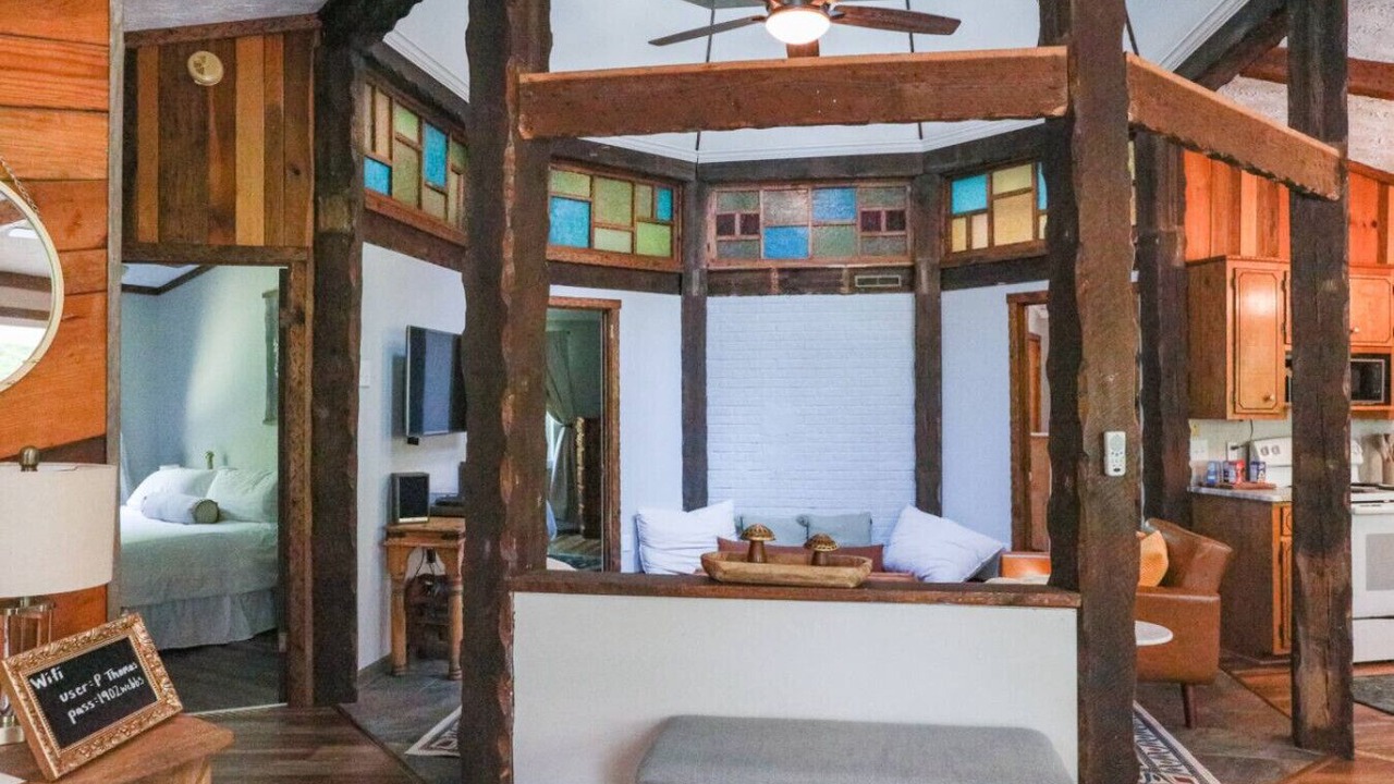 Photo of Bedroom in Court House