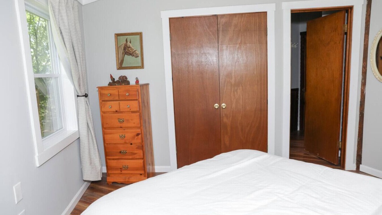 Photo of Bedroom in Court House