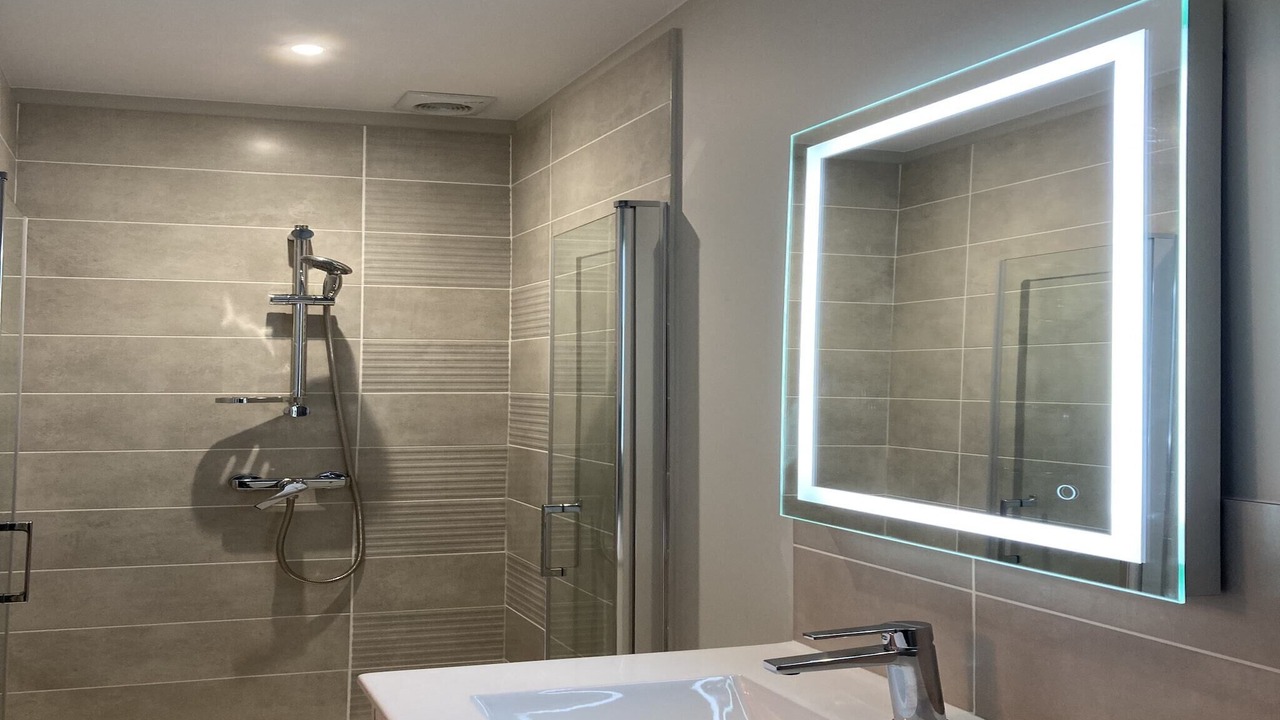 Photo of Bathroom in Arenes Romaines - Saint-Martin-du-Touch