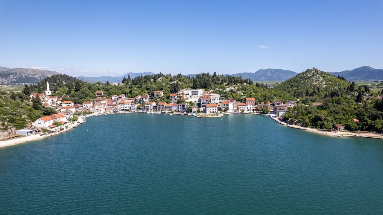 Photo of Others in Ploce