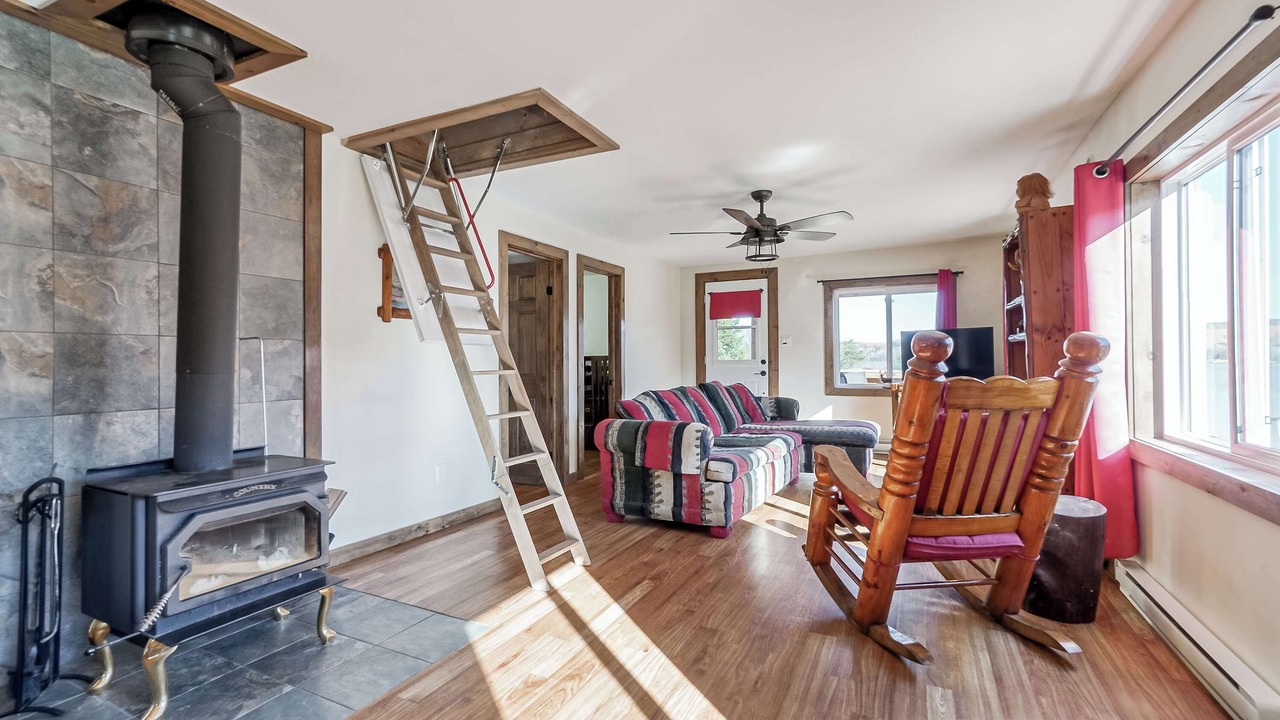Photo of Livingroom in Saint-Michel-des-Saints